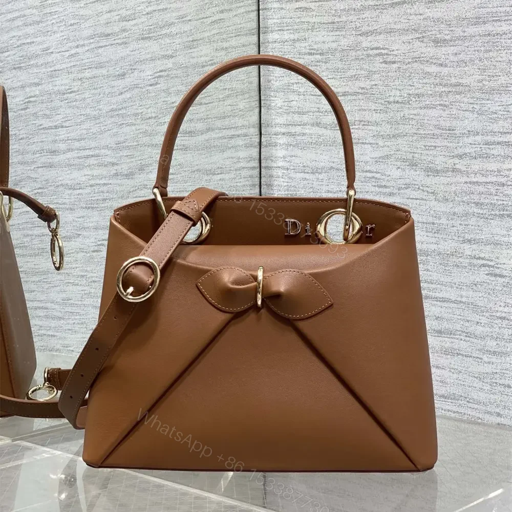 View 3 of 高仿Dior*26SS系列M0735MTU新款徽標手提包棕色免檢版