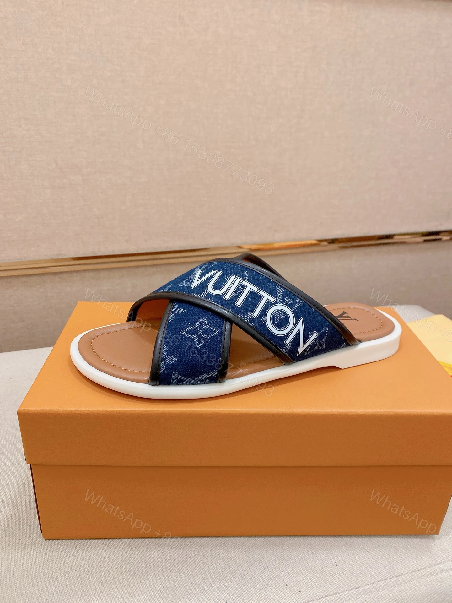 LV A貨 男款拖鞋 黑色丹寧交叉設計 潮流百搭款 — view 1
