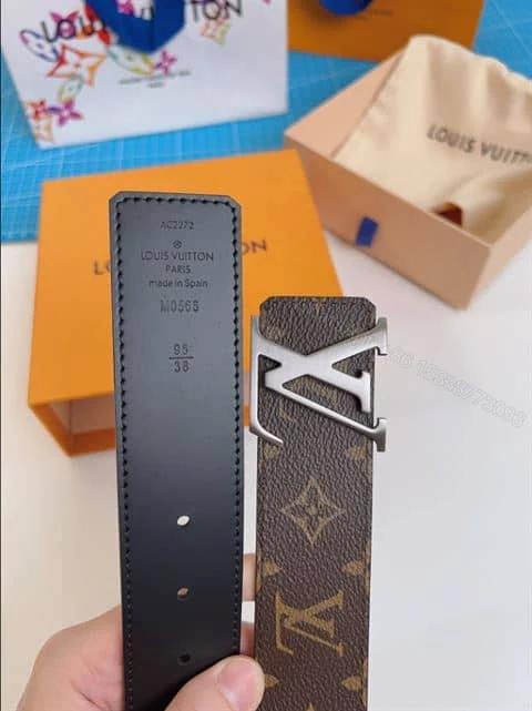View 5 of LOUIS VUITTON INITIALES 40MM REVERSIBLE BELT – B187