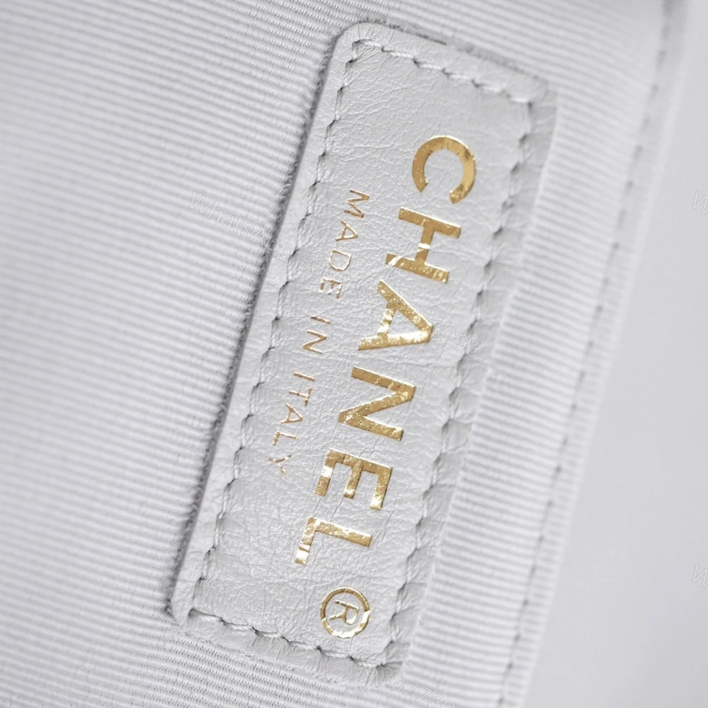 View 9 of 高仿Chanel*24K系列AS2908小牛皮淡灰雙肩包大號免檢版