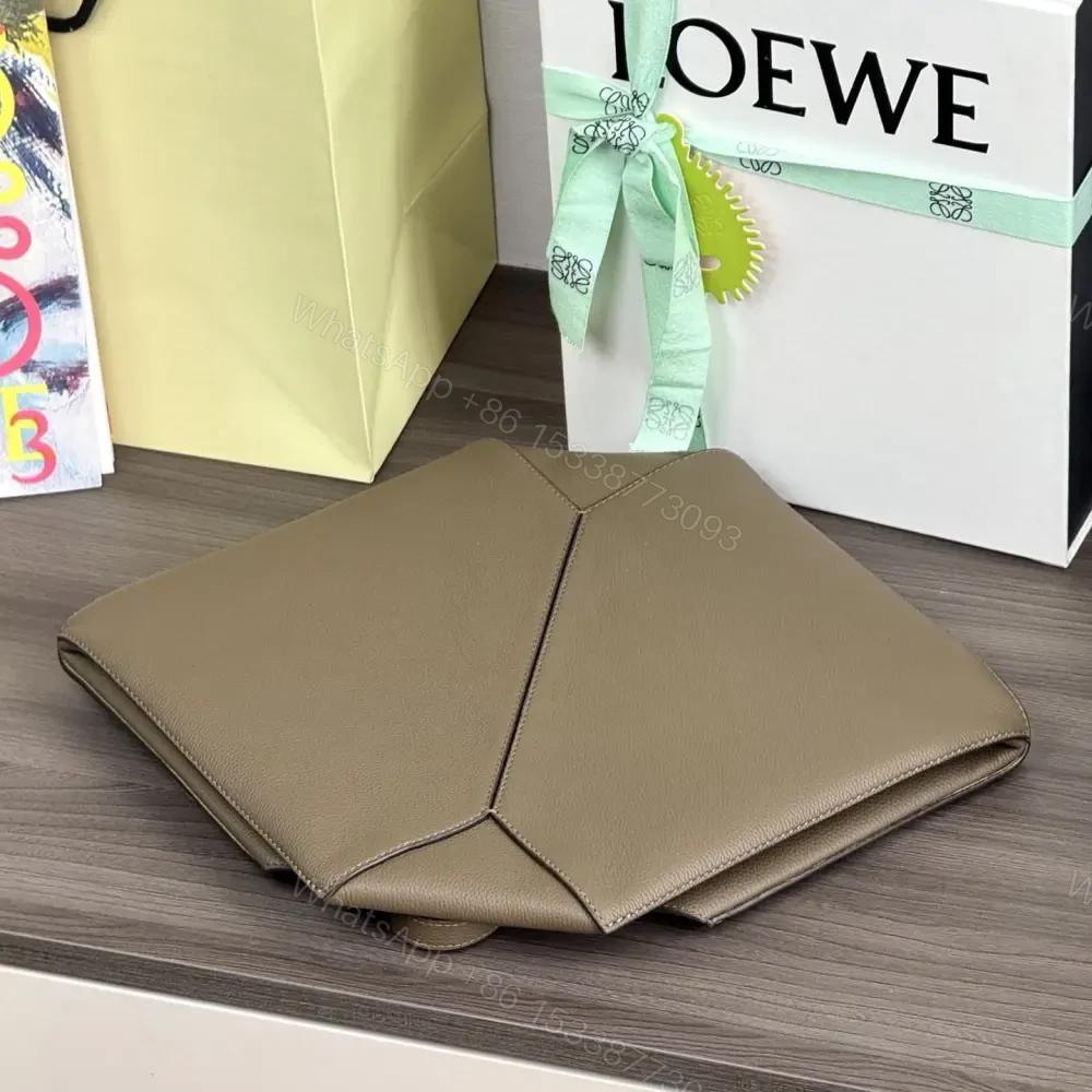 View 9 of 高仿Loewe*Fold系列3170幾何Tote包灰褐色中號免檢版