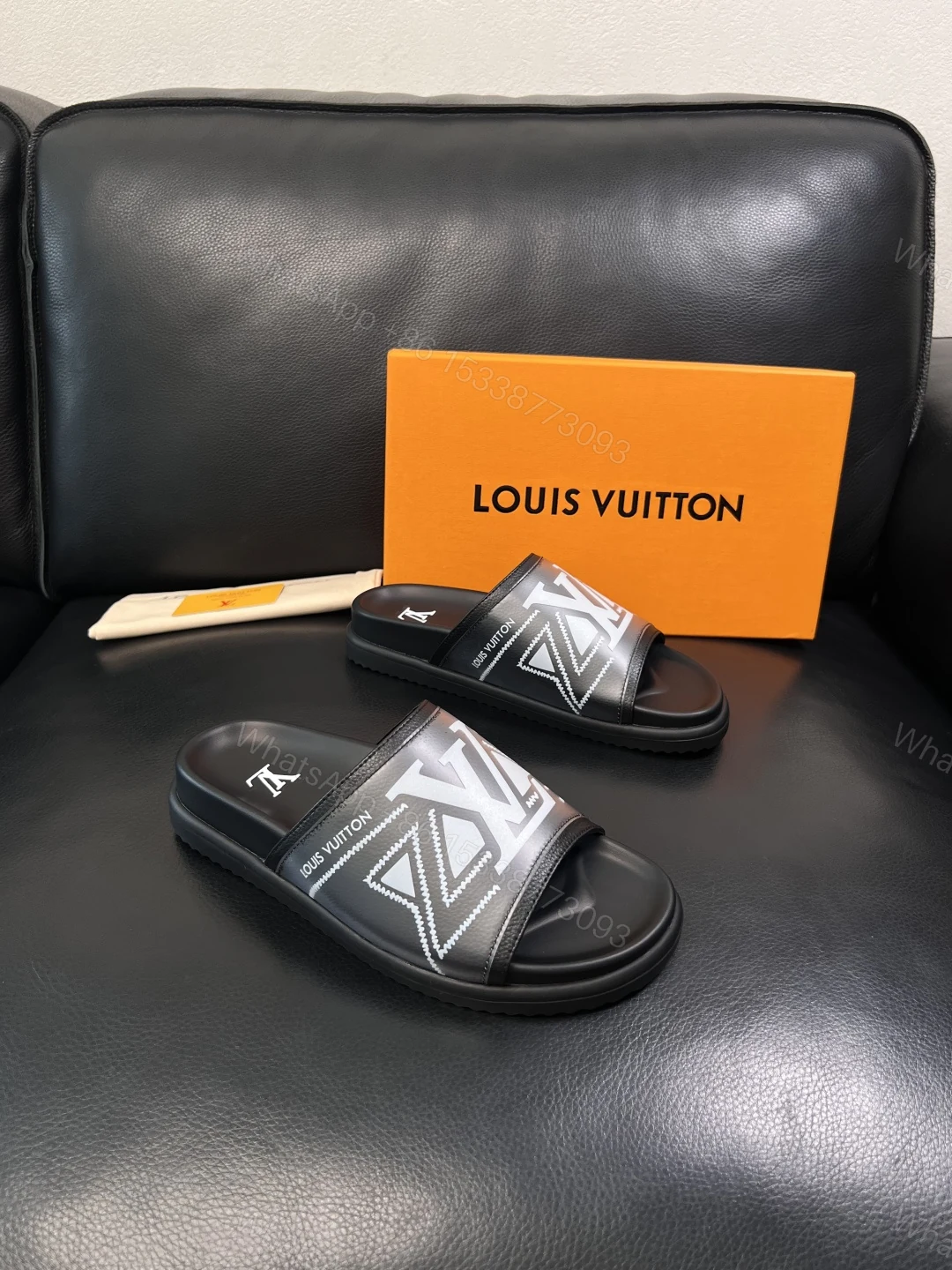 LV 一比一 男款拖鞋 黑灰漸層LOGO設計 潮流休閒款 — view 1