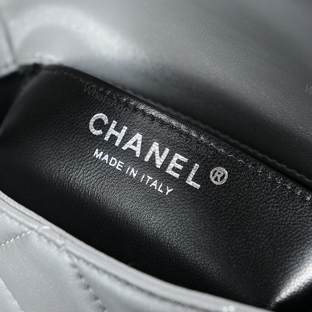 View 20 of 高仿Chanel*22P系列AS3139小羊皮腋下單肩包銀色免檢版