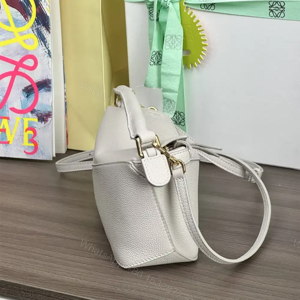 View 3 of 高仿Loewe*Puzzle系列1769單肩包小牛皮白色Mini免檢版