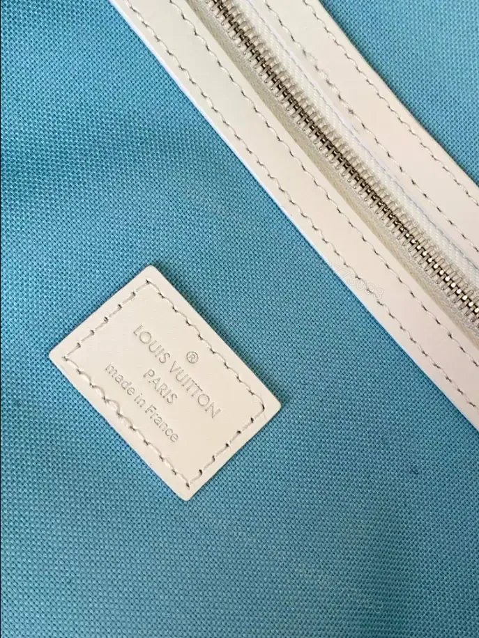 View 9 of LOUIS VUITTON KEEPALL BANDOULIÈRE 50 – LBV423