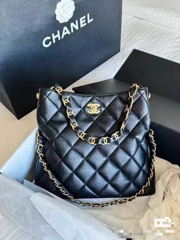Chic Quilted Tote with Signature Chain: Luxury Everyday Bag — view 1