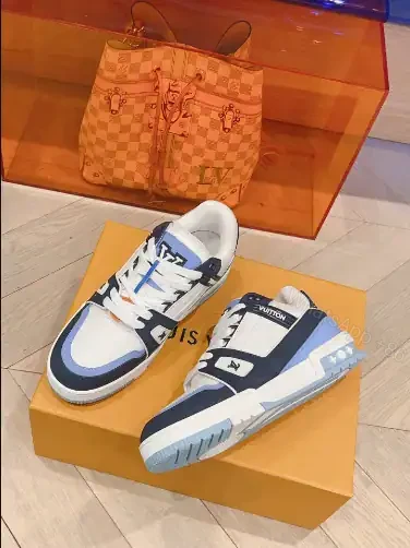 View 9 of LOUIS VUITTON TRAINER SNEAKERS IN WHITE AND BLUE – LSVT330