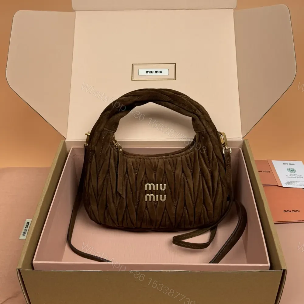 View 9 of 高仿miumiu*Matelasse系列5BC125絨面手提包棕色小號免檢版
