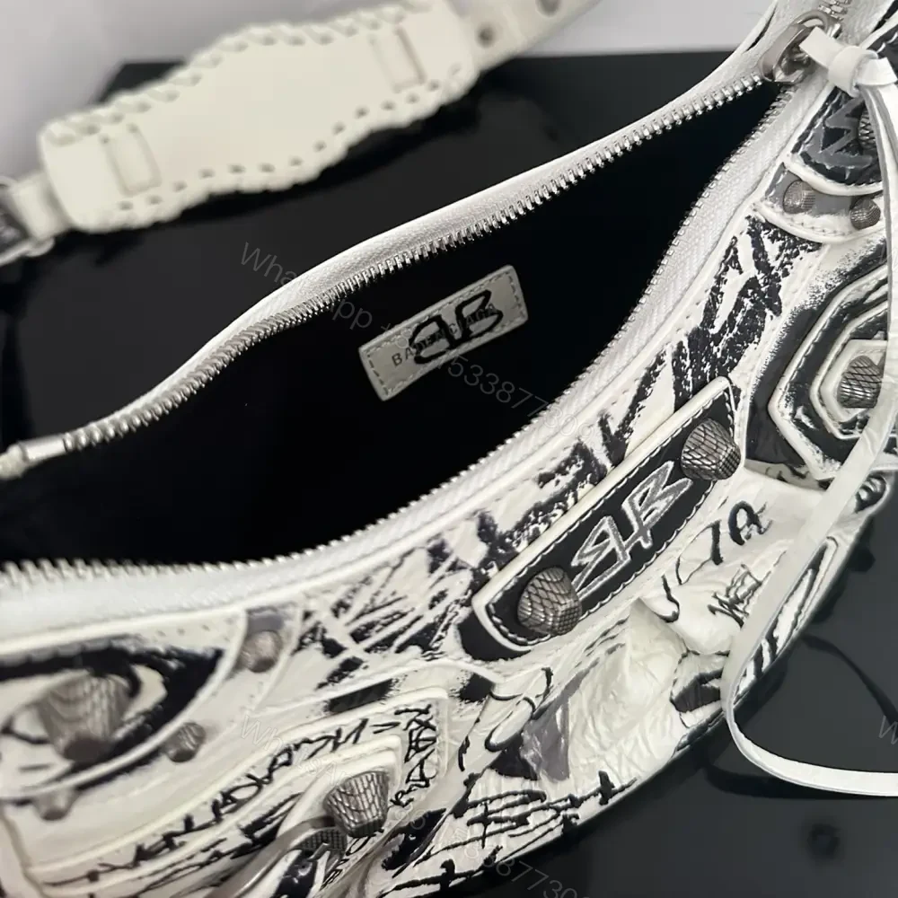 View 9 of 高仿Balenciaga*LeCagole系列餃子包塗鴉XS