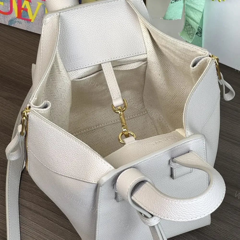 View 8 of 高仿Loewe*Hammock系列1769粒面小牛皮吊床手袋灰白色小號免檢版