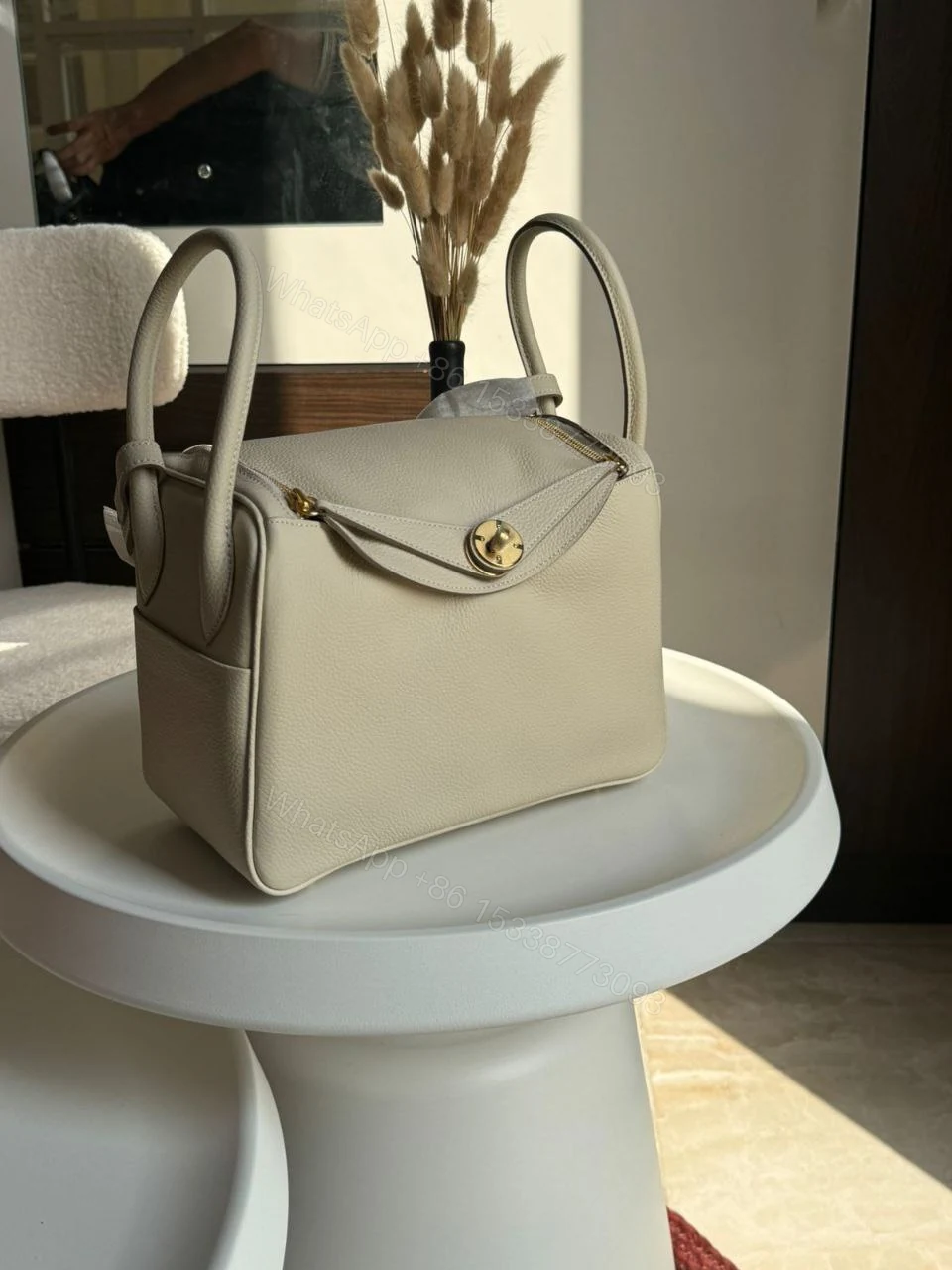 View 3 of HERMÈS Lindy 26 shoulder bag in Beton Evercolor leather