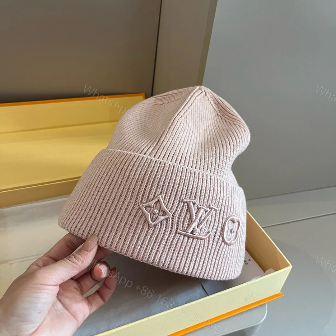LV 高仿毛線針織帽 淡粉Logo刺繡款 溫柔奶油風格 — view 1