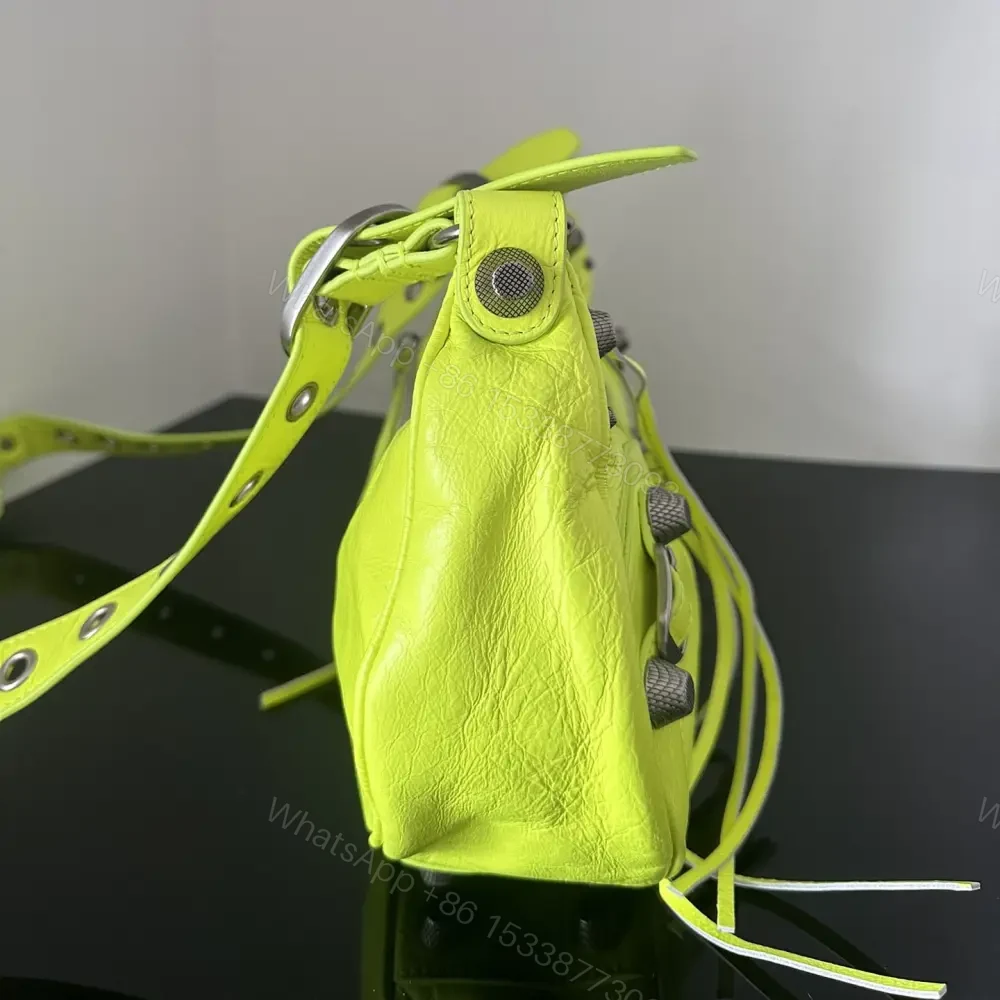 View 6 of 高仿Balenciaga*LeCagole系列餃子包熒光綠S