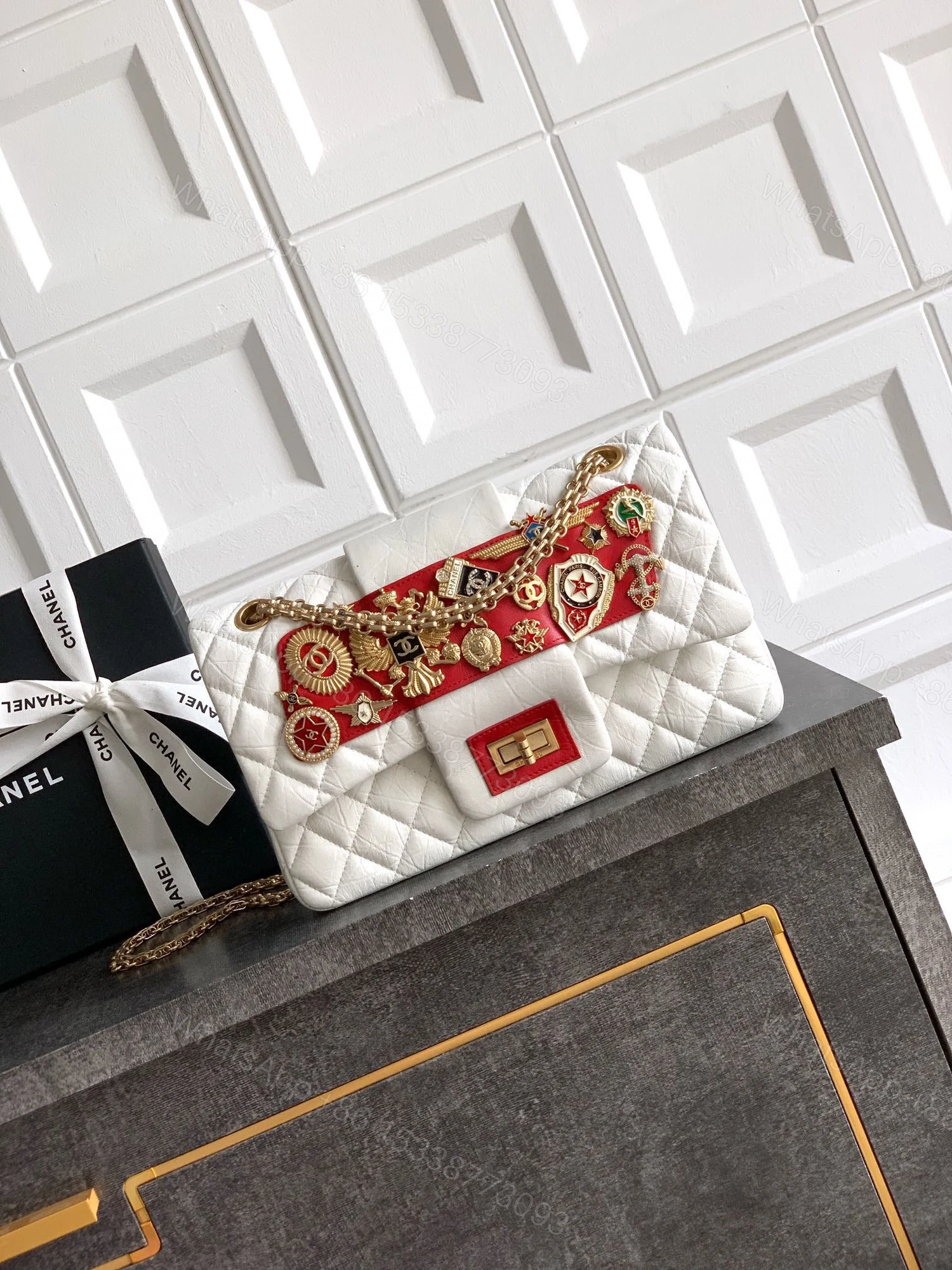 CHANEL 高仿 2.55 白紅徽章鏈條包 菱格復古精品肩背包 — view 1