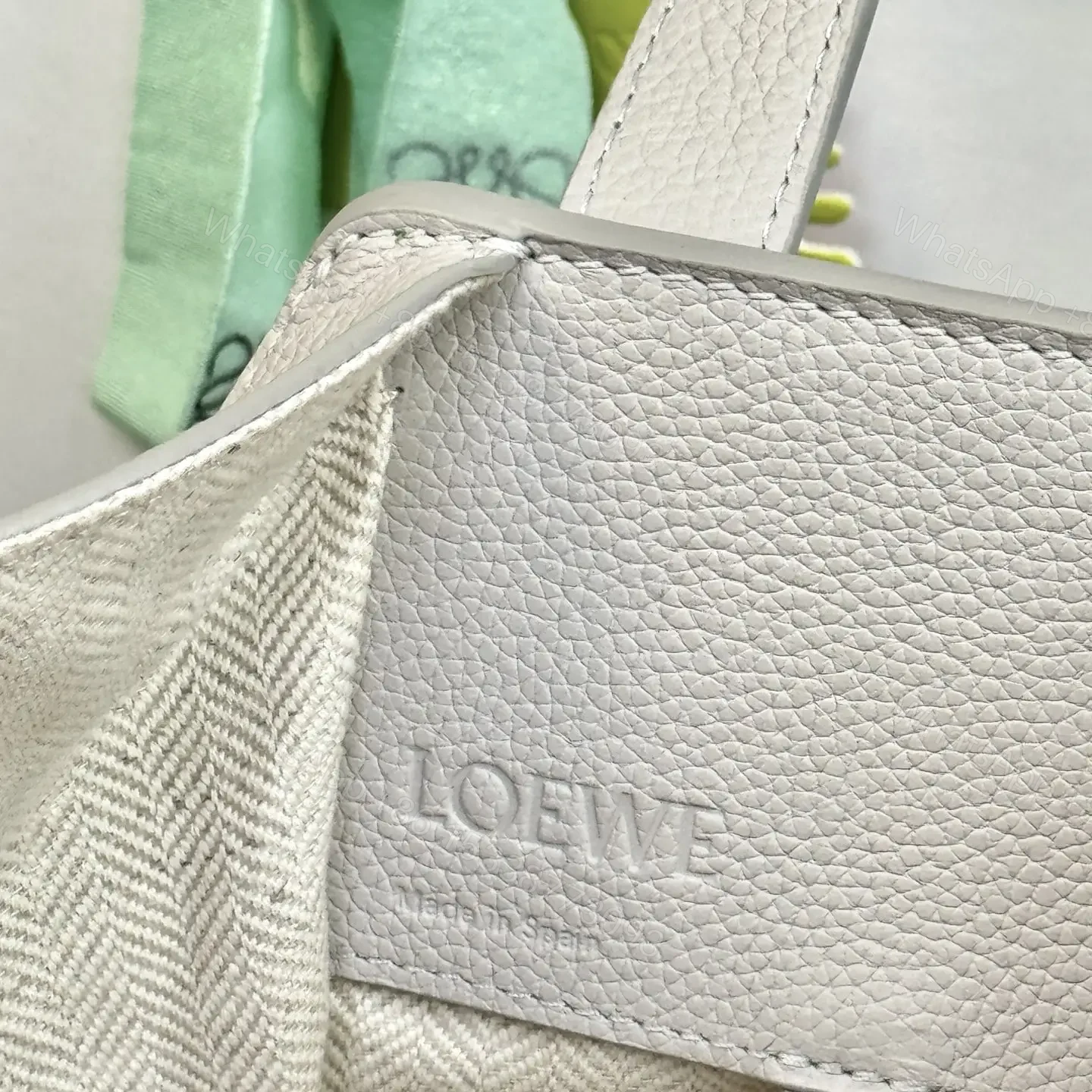 View 10 of 高仿Loewe*Hammock系列1769粒面小牛皮吊床手袋灰白色小號免檢版