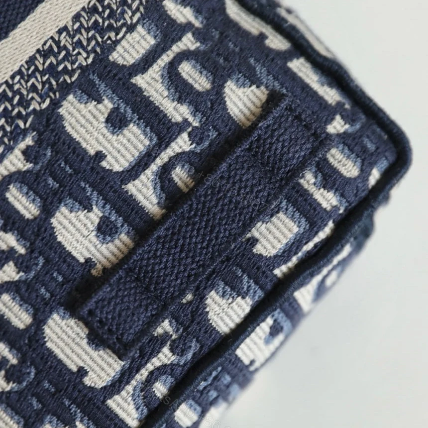 View 14 of 高仿Dior郵差包Oblique印花刺繡小號免檢版