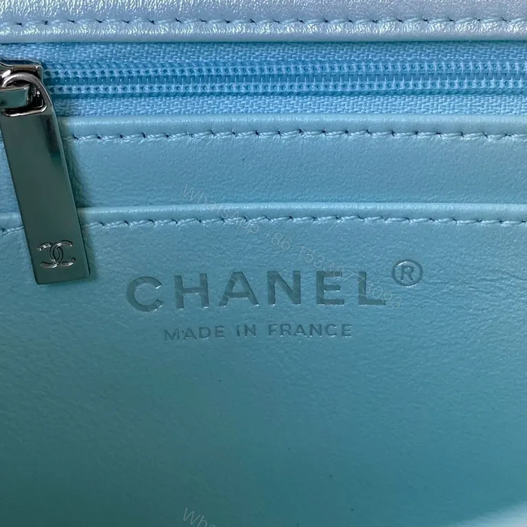 View 4 of Iridescent Quilted Chain Shoulder Bag - Modern Luxury, Everyday Versatility