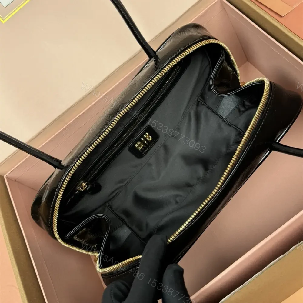 View 8 of 高仿miumiu*Beau系列5BB173漆面羊皮手提包黑色免檢版
