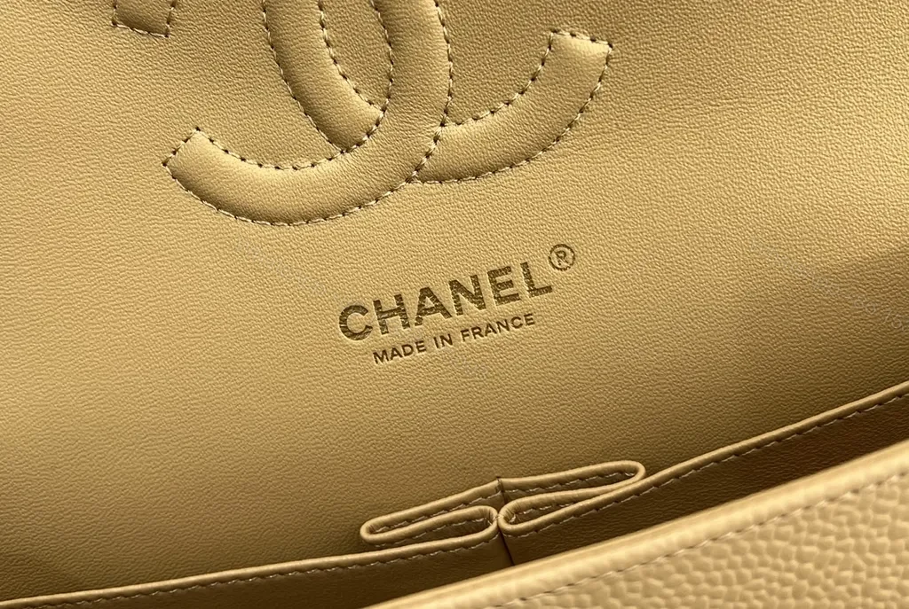 View 7 of Chic Quilted Crossbody: Timeless Luxury, Everyday Elegance