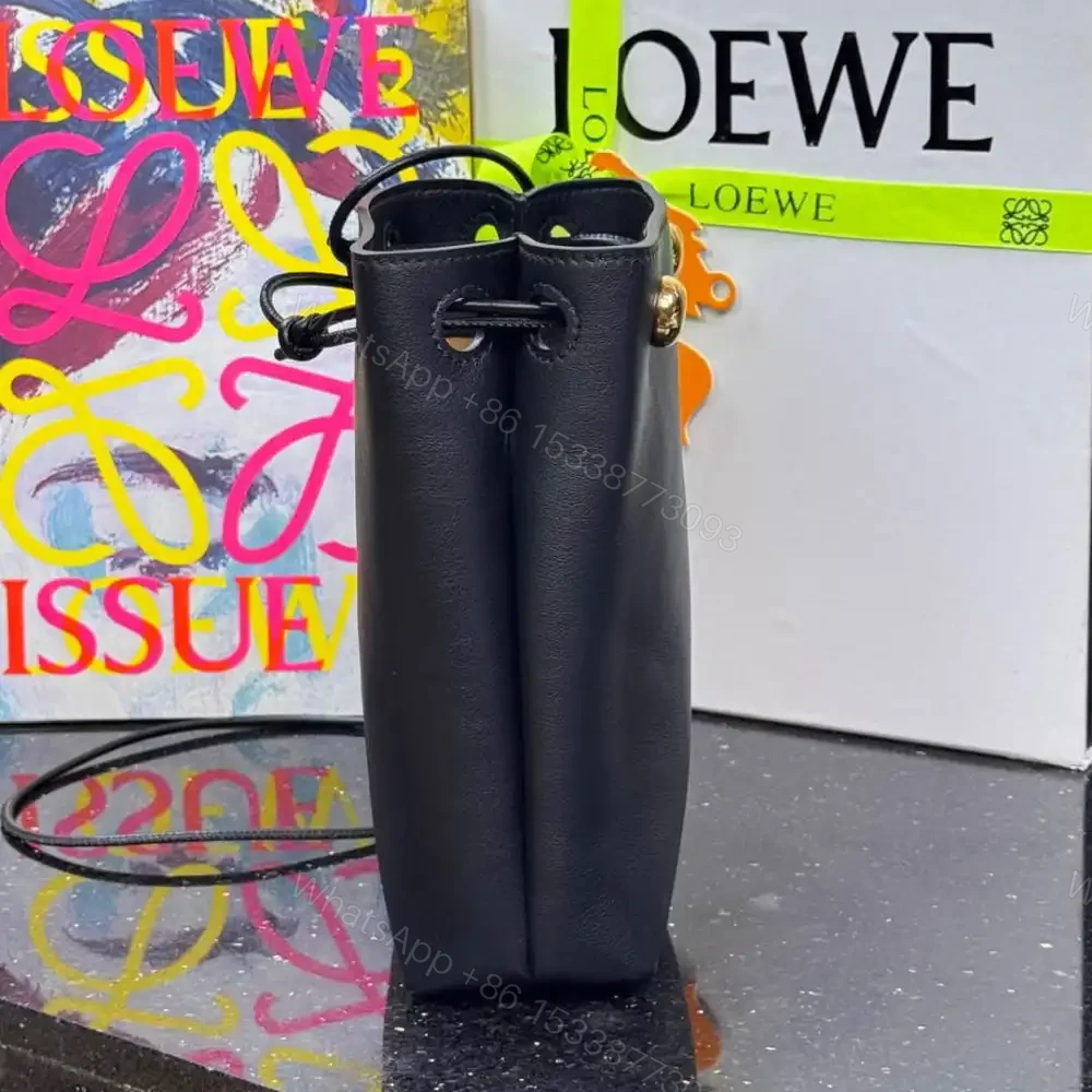 View 3 of 高仿Loewe*Pebble系列1100小牛皮斜跨包黑色免檢版