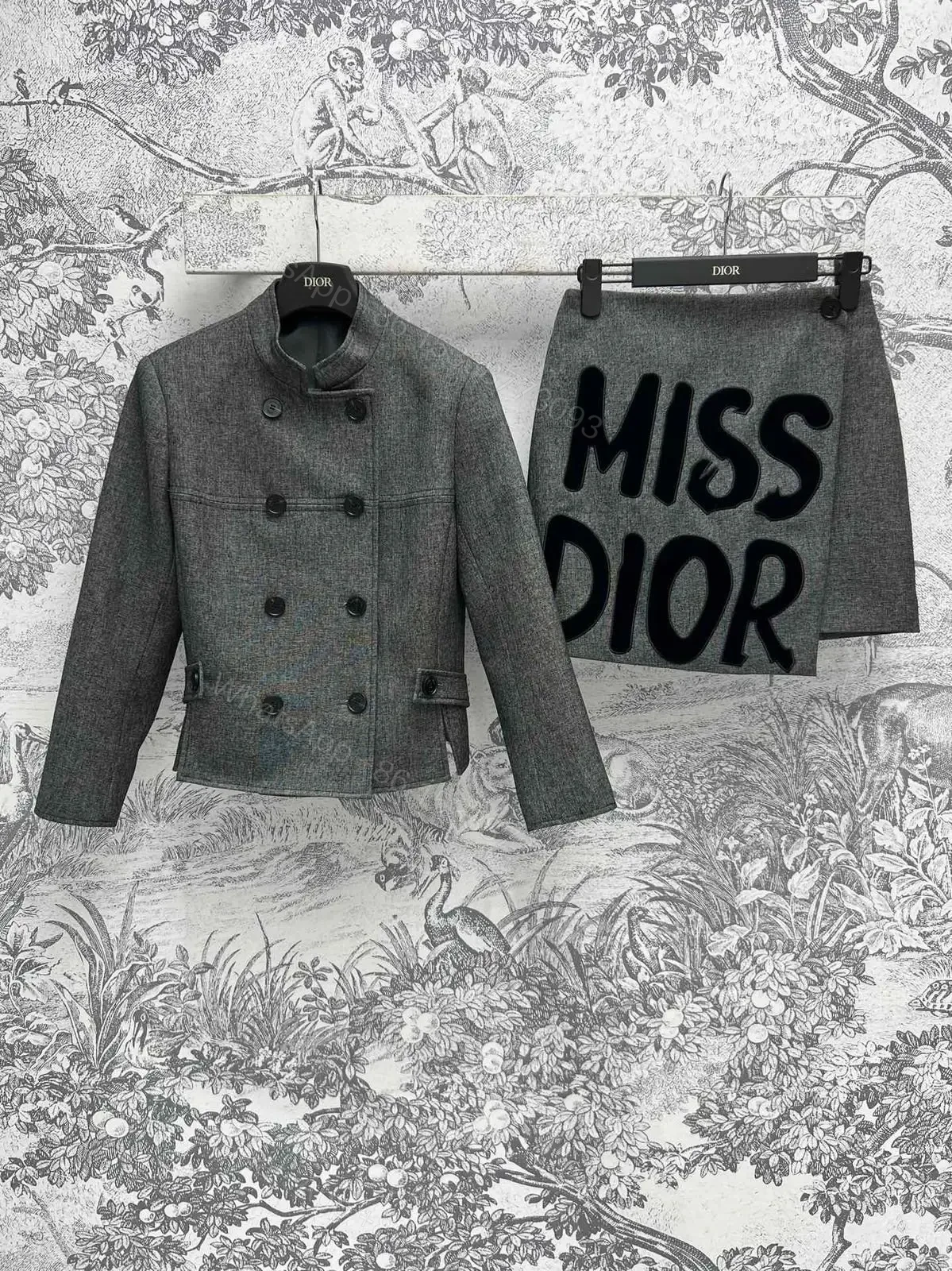 DIOR — view 1