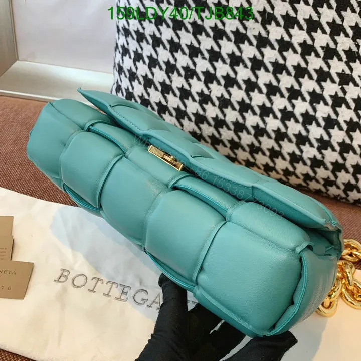 View 10 of Bottega Veneta Red Cross-Body Cassette Bag with Chain and Gold Hardware 6829