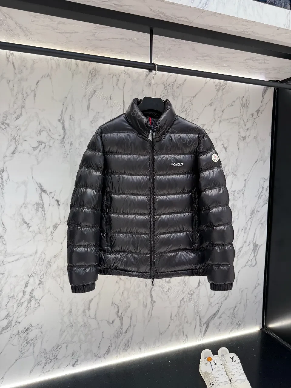 Matte-Black Puffer: Luxe Everyday Jacket with Warmth — view 1