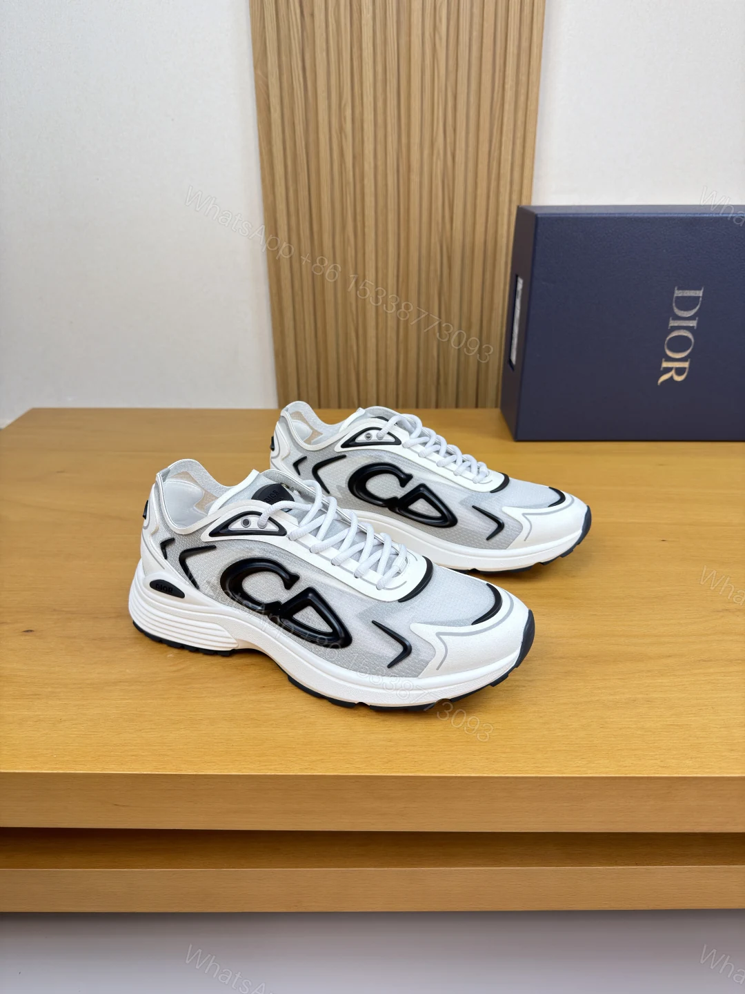 Dior 原單男士 CD Logo 運動鞋 白色輕量透氣款 都會休閒精品鞋 — view 1