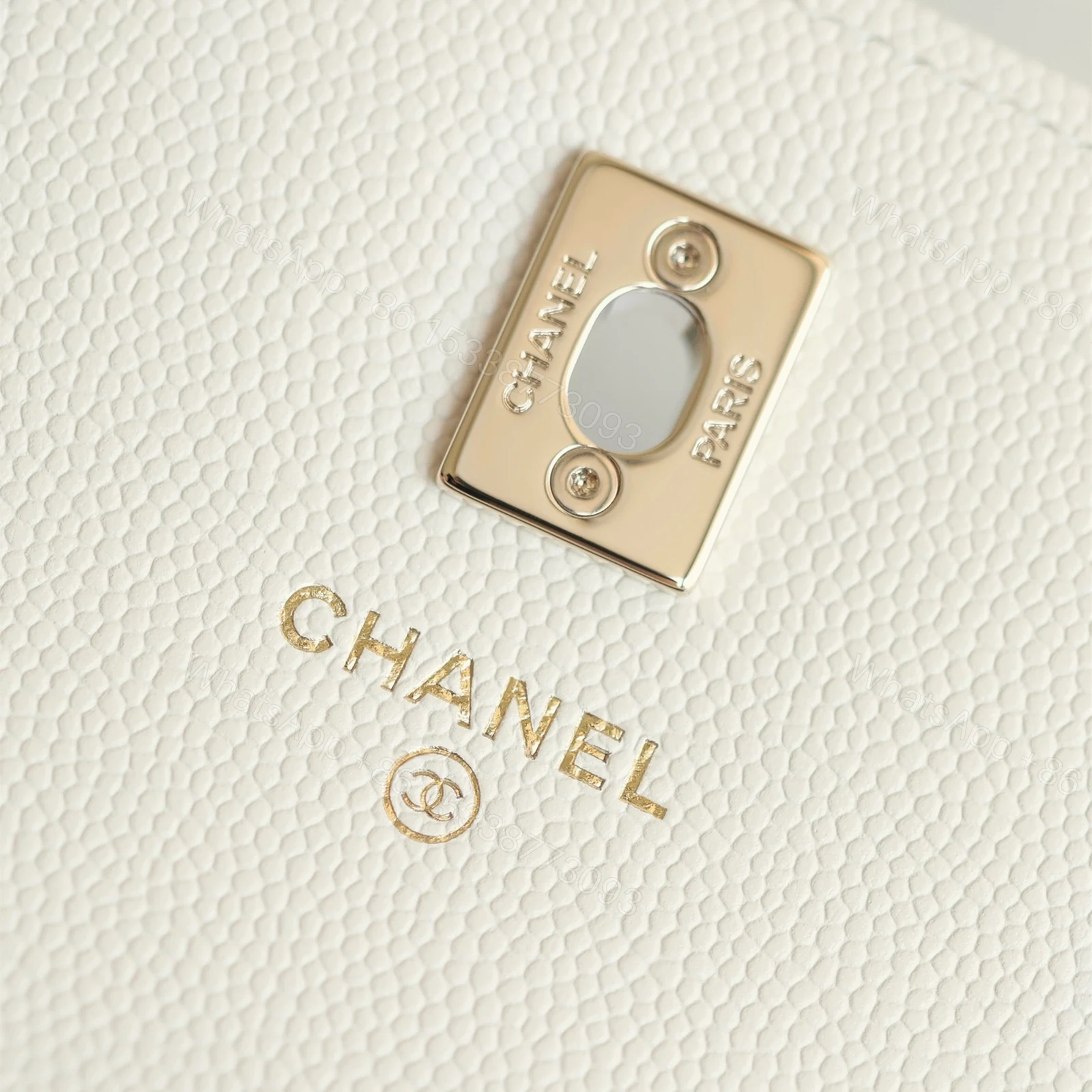 View 22 of 高仿Chanel*25C系列AS4406小球紋牛皮郵差包白色免檢版