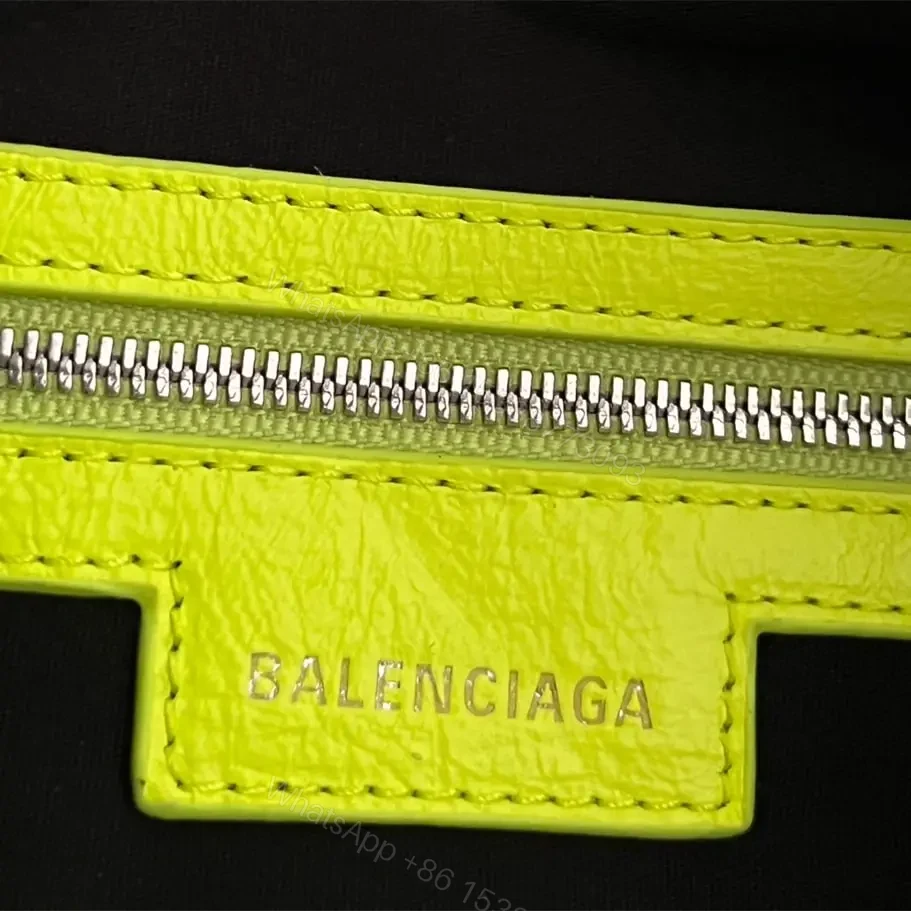 View 16 of 高仿Balenciaga*LeCagole系列餃子包熒光綠S