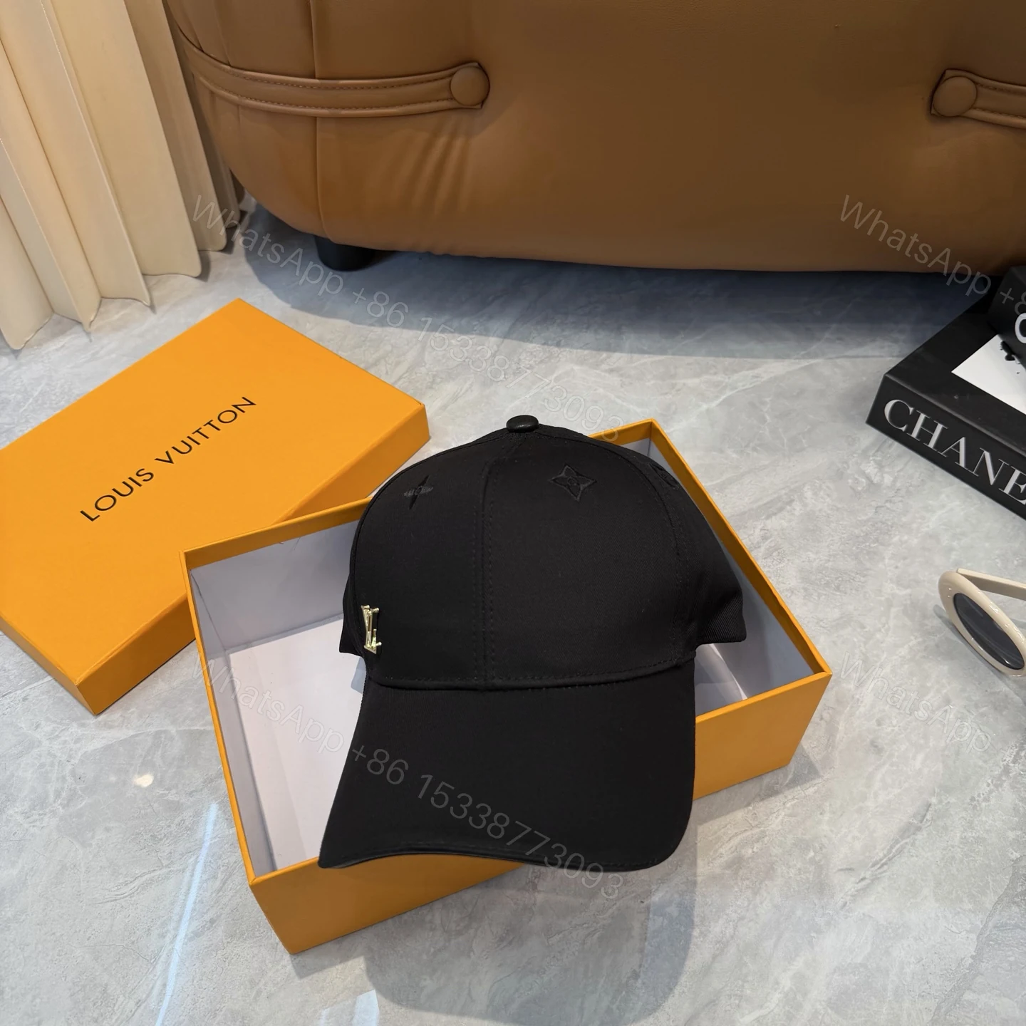 LV原單極簡黑色棒球帽金屬Logo精品休閒帽 — view 1