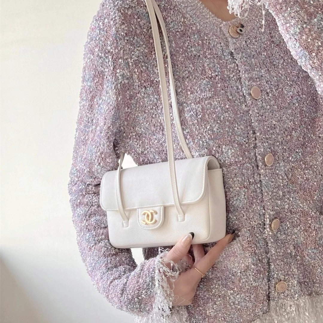 View 23 of 高仿Chanel*26P系列AP5068小牛皮單肩包白色Mini免檢版
