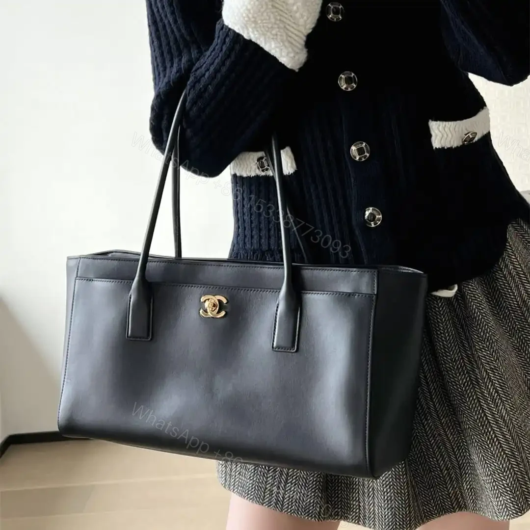 View 23 of 高仿Chanel*26S系列AS6243小牛皮單肩包小號黑色免檢版
