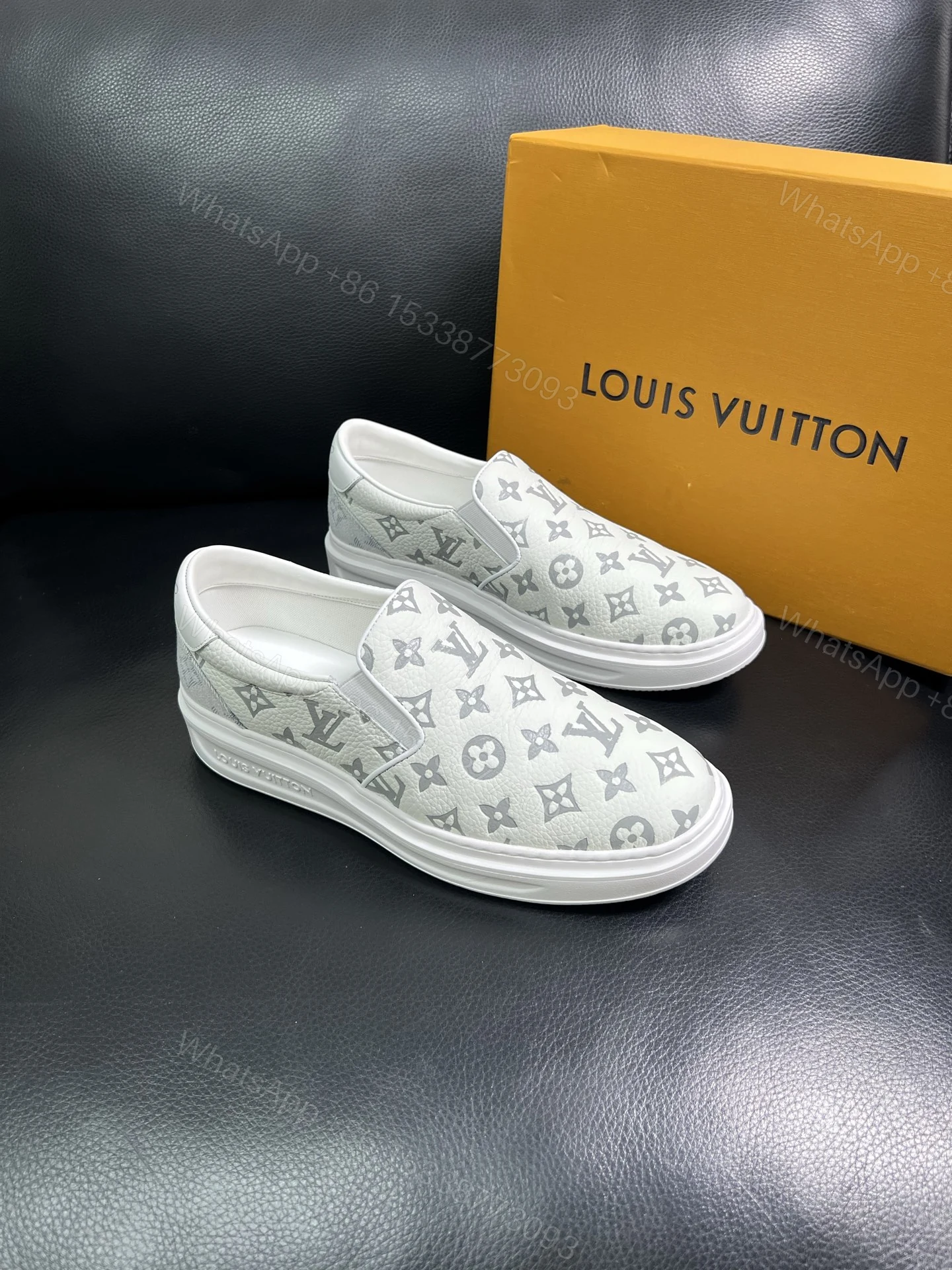 LV 高仿灰白滿印懶人鞋 輕便舒適款 — view 1