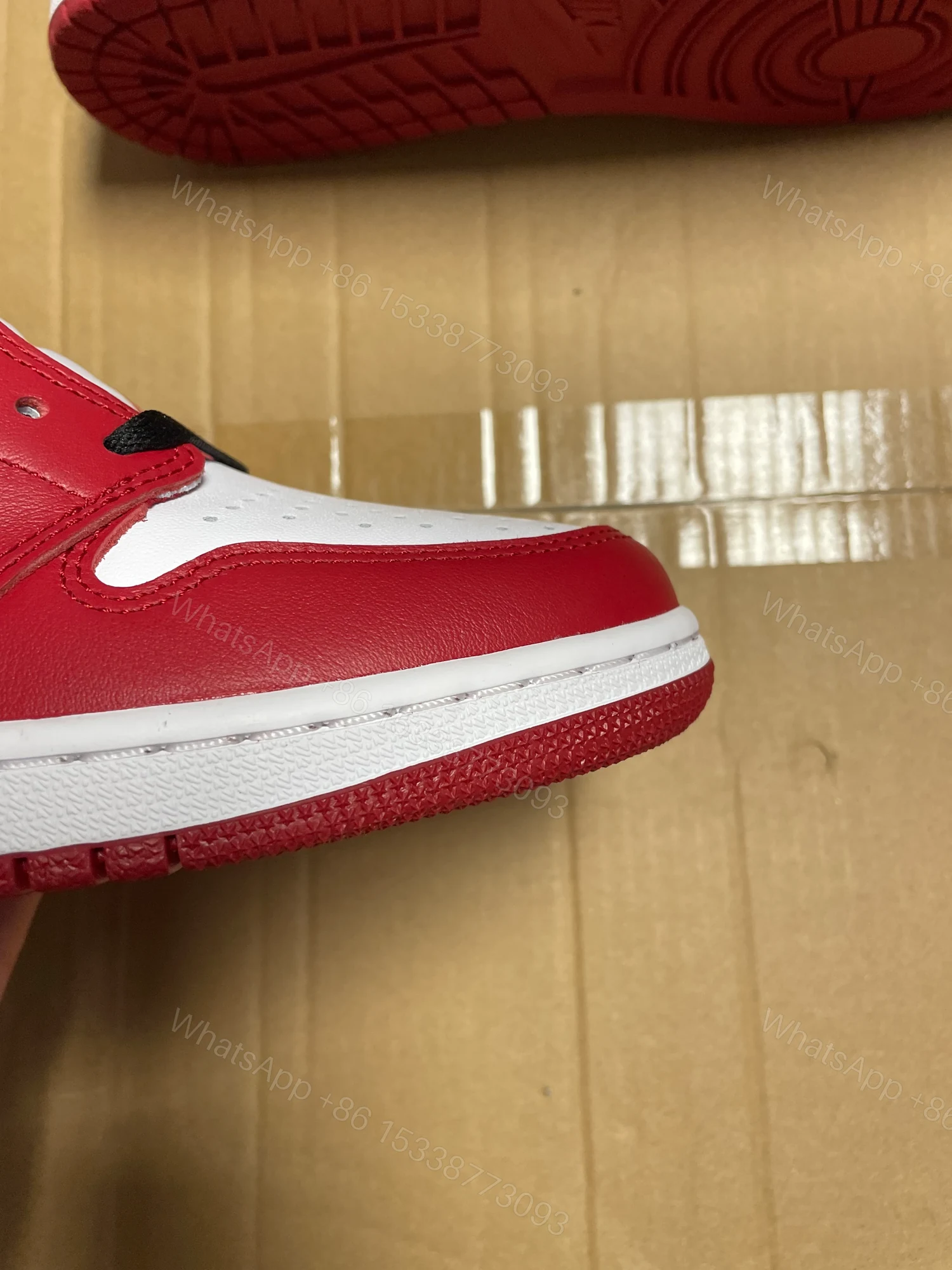 View 3 of Jordan 1 Retro Chicago (2015)