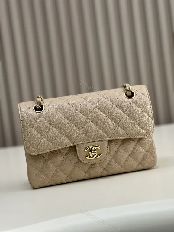 Chic Quilted Crossbody: Timeless Luxury, Everyday Elegance — view 1