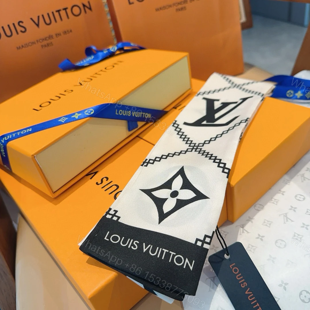 LV 高仿黑白絲巾設計款 經典字母花紋百搭點綴 — view 1