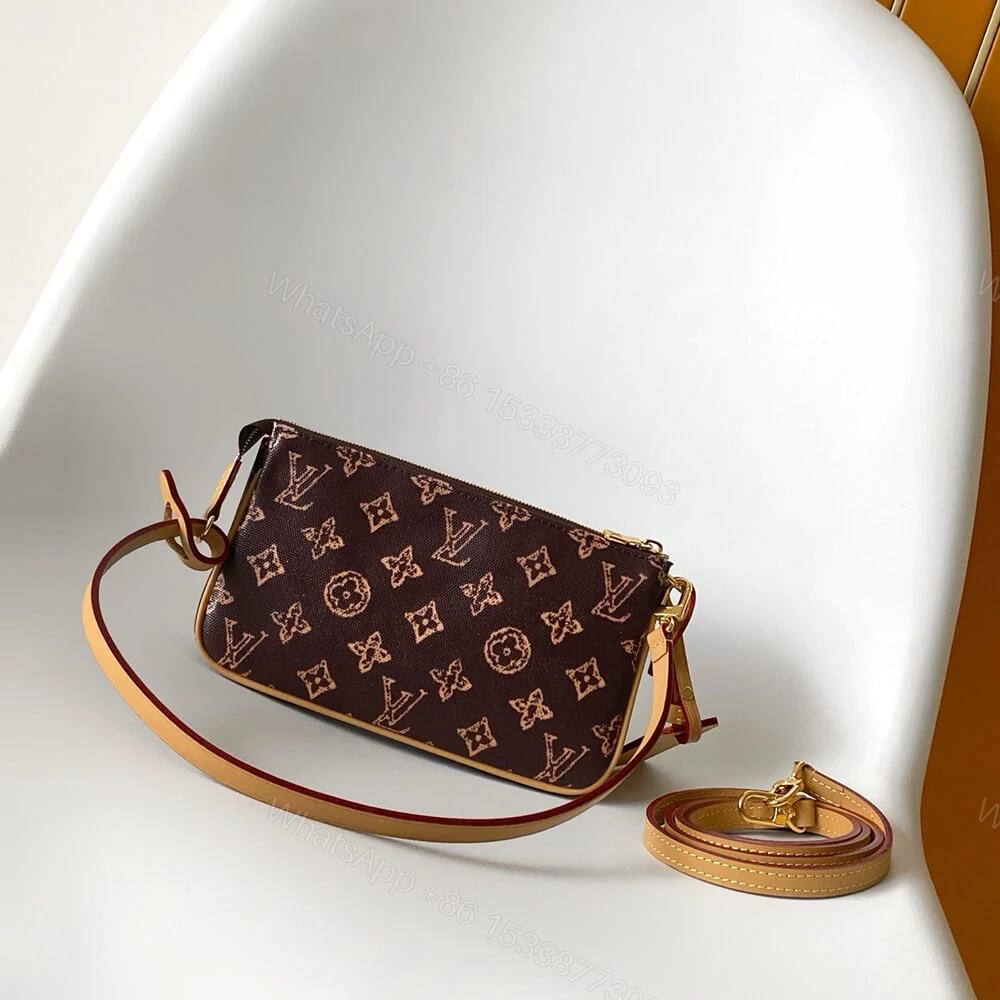 View 4 of LV Pochette Accessoires