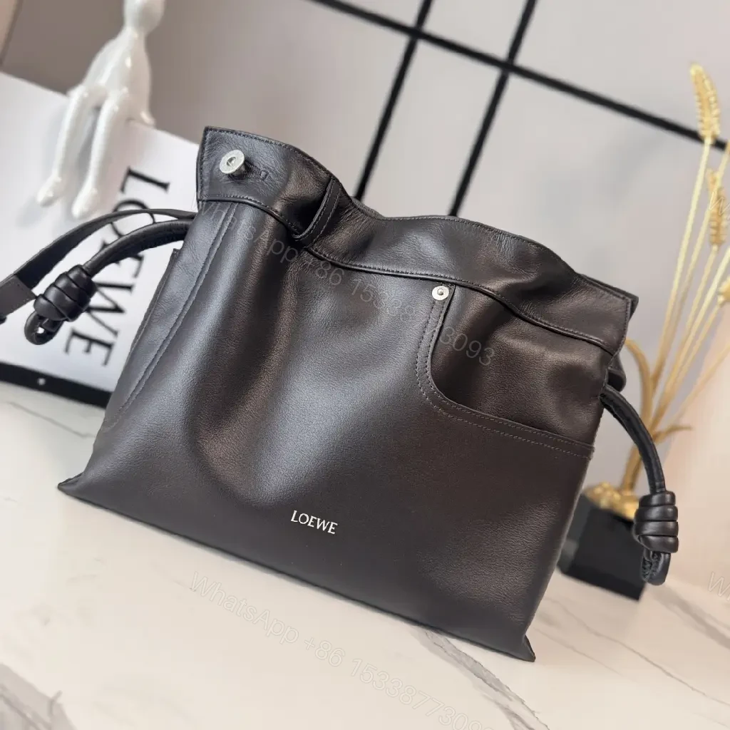 Minimalist Leather Bag – Structured, Durable Everyday Carry — view 1