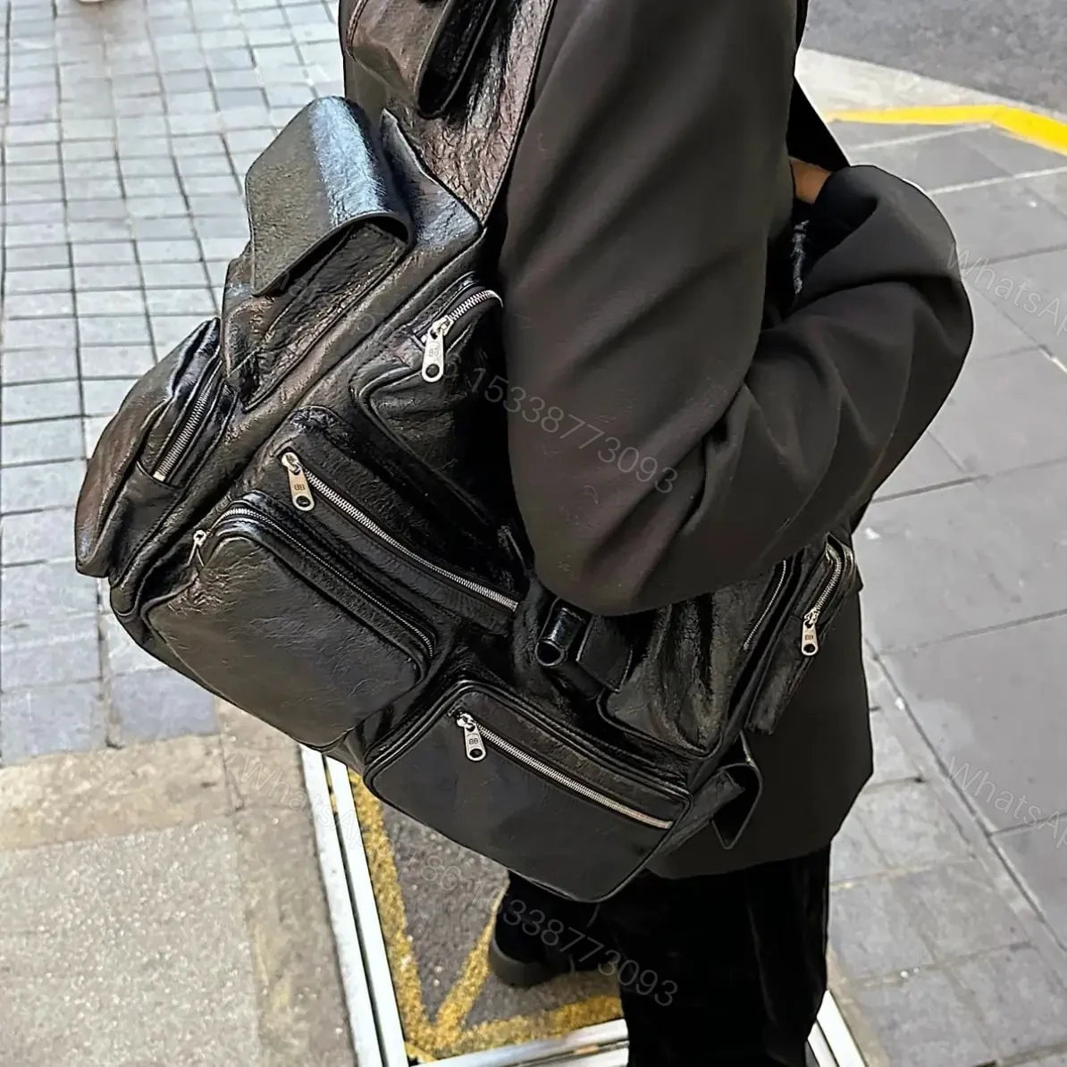View 11 of 高仿BalenciagaSuperbusy系列復古工裝單肩包