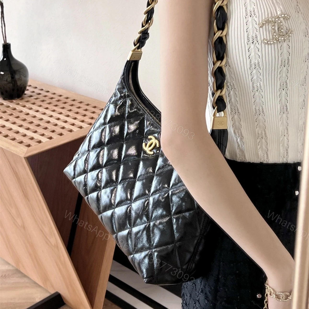 View 17 of 高仿Chanel*24A系列AS4923小羊皮流浪包小號免檢版