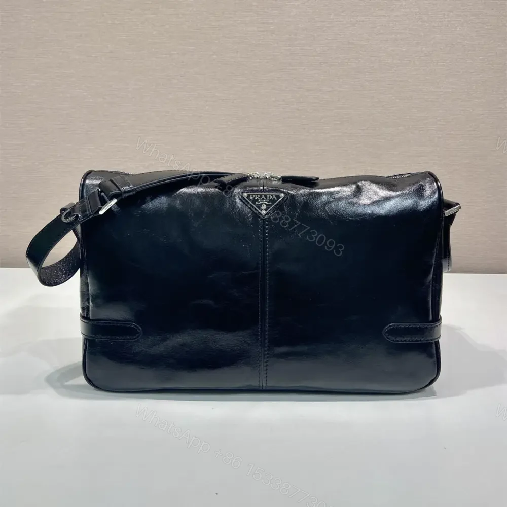 高仿Prada*2VH187小牛蠟皮男士郵差包黑色大號免檢版 — view 1