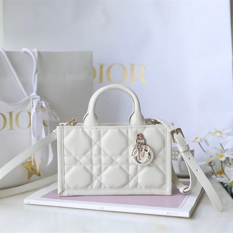 View 3 of 高仿Dior*BookTote系列S5573O牛皮革白色單肩包免檢版