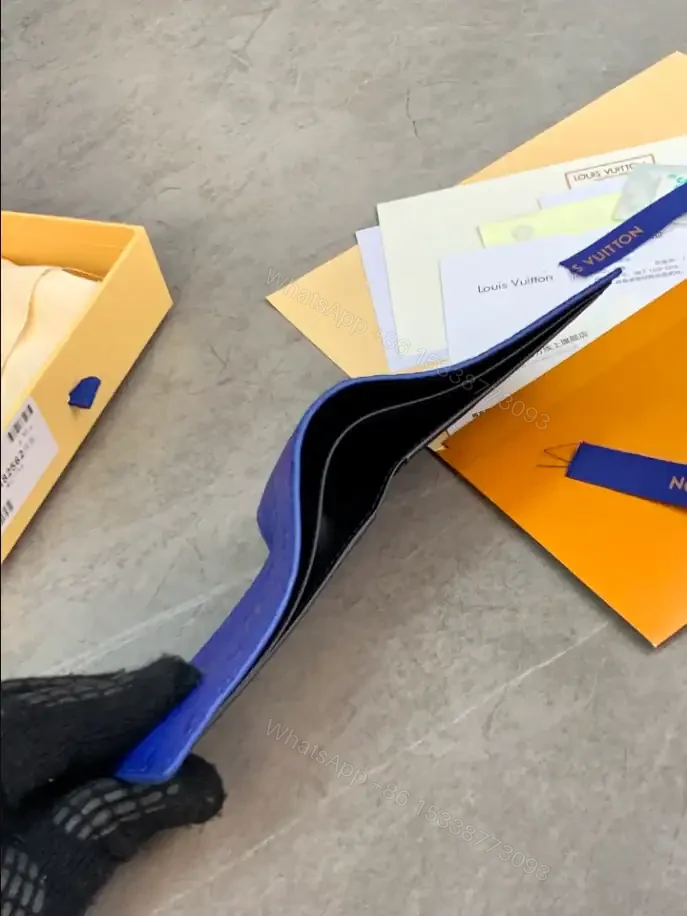 View 9 of LV MULTIPLE WALLET- RRG087