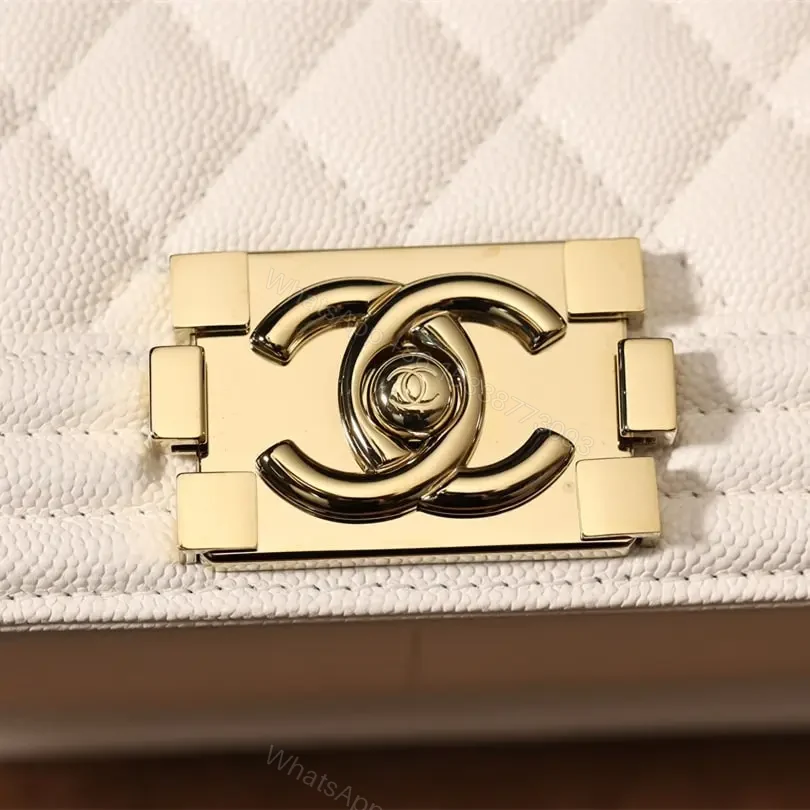 View 9 of 高仿Chanel*LeBoy白色口蓋包M免檢版