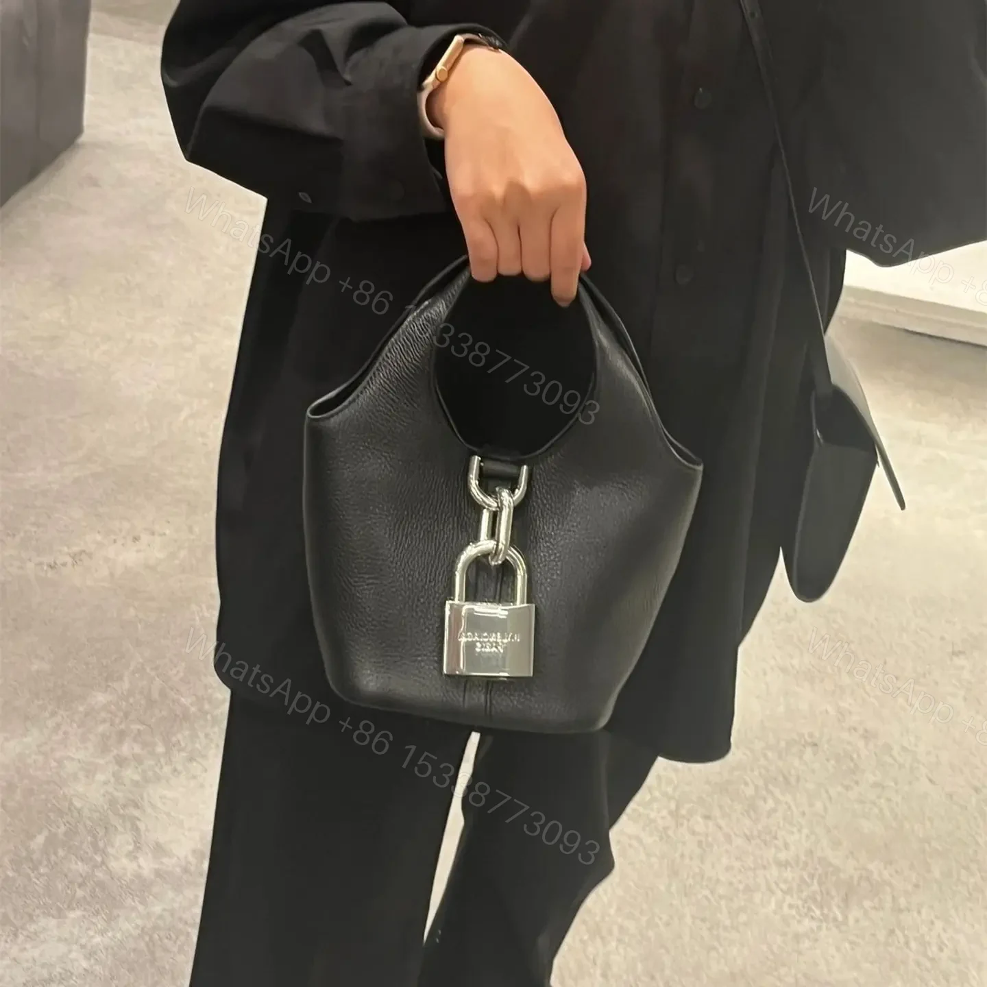 View 12 of 高仿Balenciaga*Locker水桶包2024早春XS