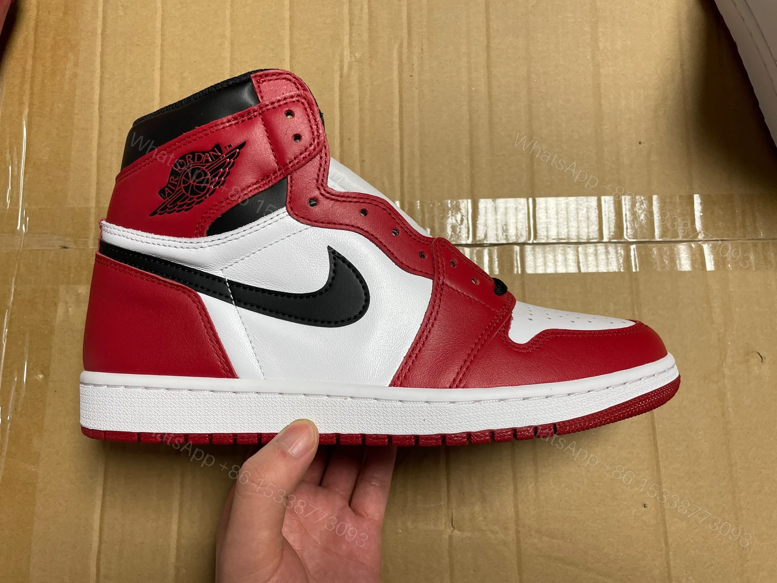 Jordan 1 Retro Chicago (2015) — view 1