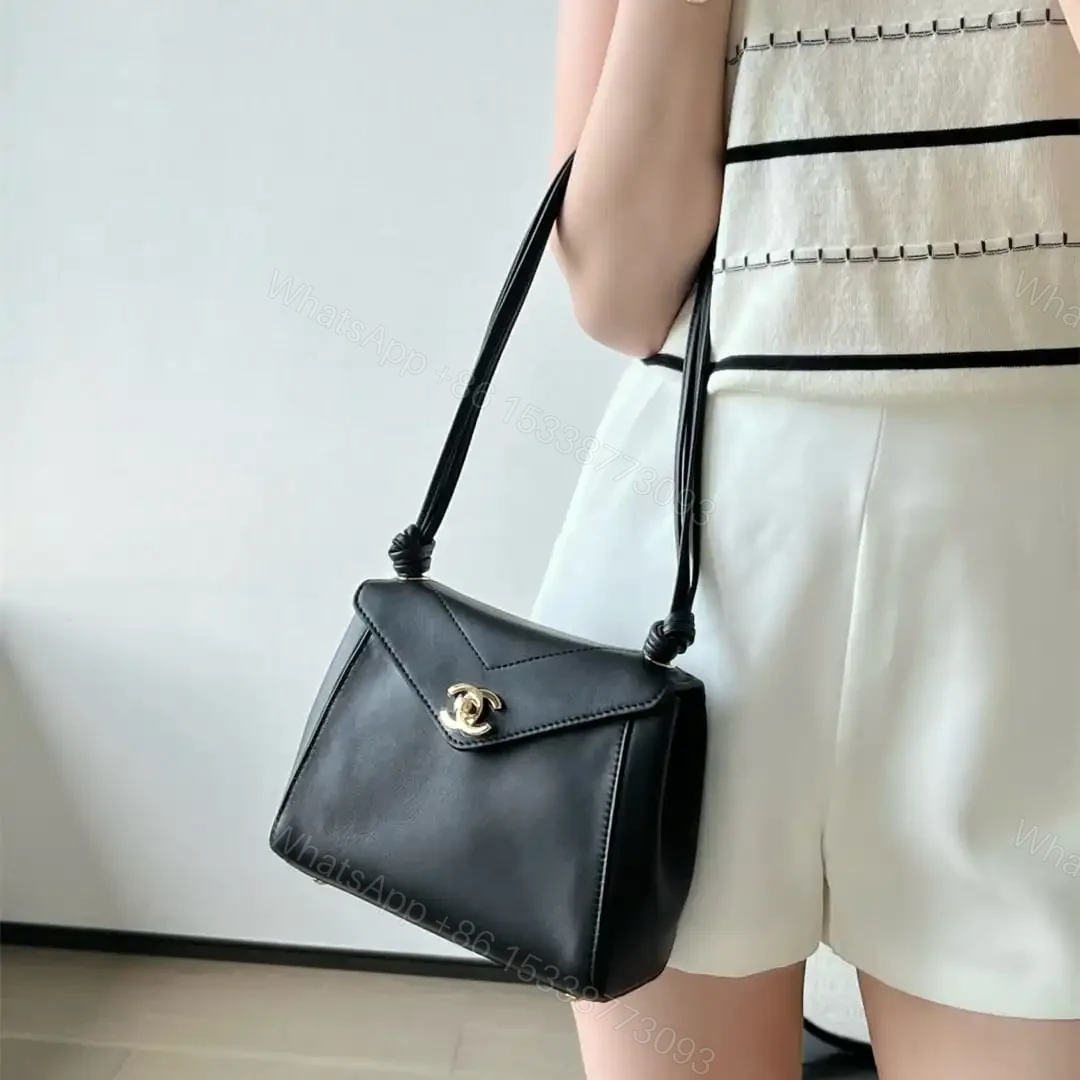 View 20 of 高仿Chanel*26A系列AS6223高級手工坊口蓋包黑色小號免檢版