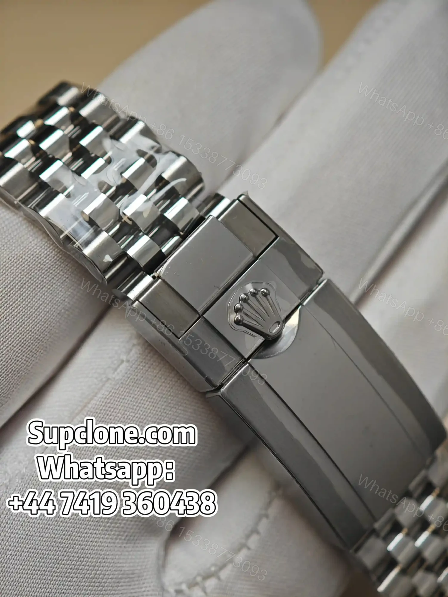 View 7 of Rolex Super Clone Watches 1:1 Bruce Wayne GMT-Master II 126710GRNR Jubilee 3285 Movement