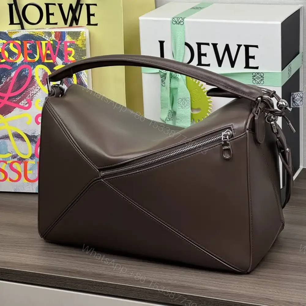 View 2 of 高仿Loewe*Puzzle系列0018小羊皮斜挎包布朗尼大號免檢版